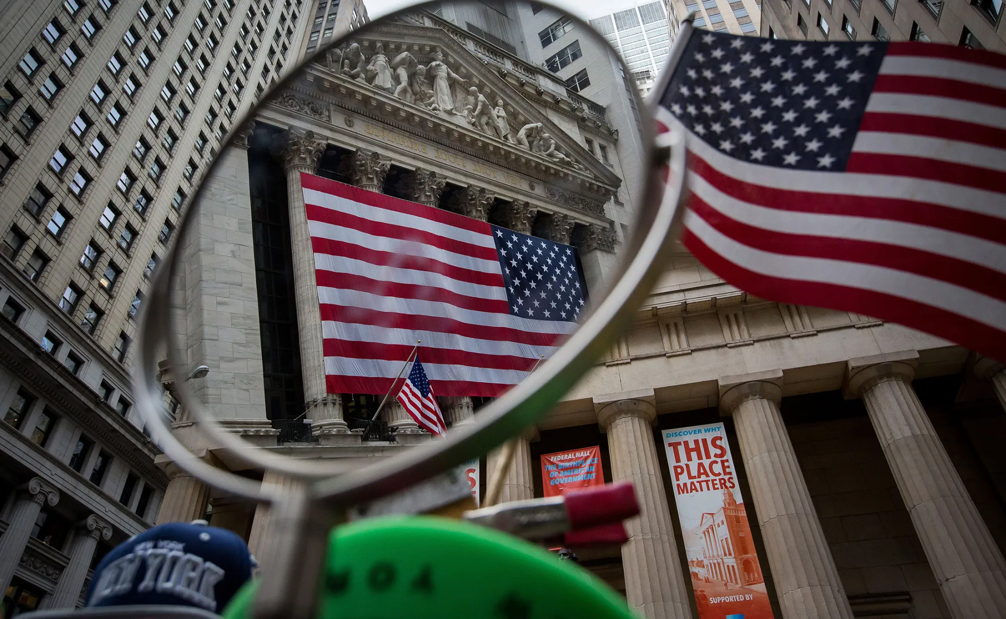 Stocks Climb as Treasuries Fall on Deutsche Bank's Speculation