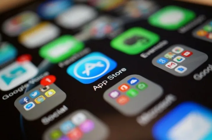 Apple Again Removes Iran Applications from App Store