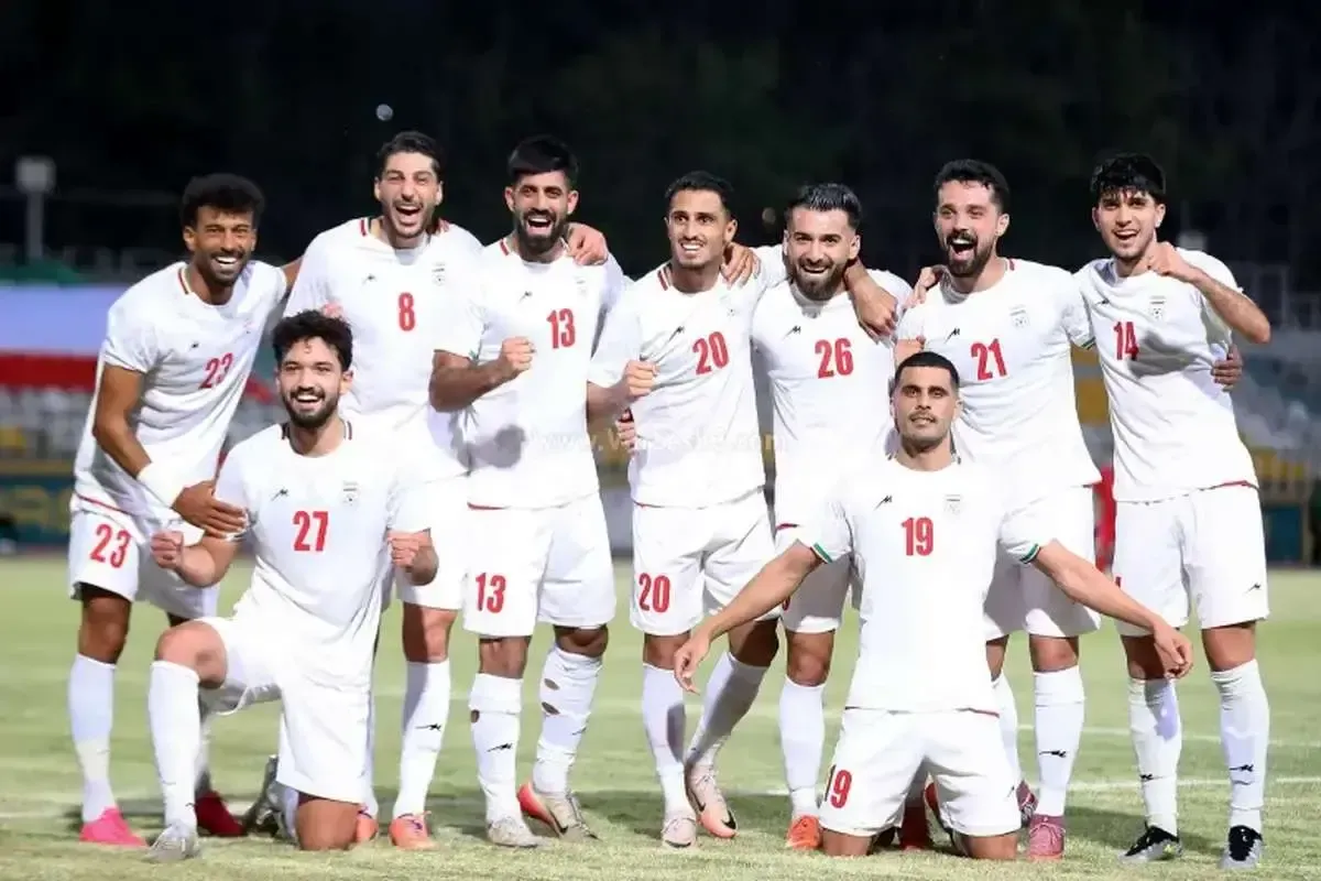 طرح جالب دیوارنگار میدان انقلاب همزمان با بدرقه تیم ملی به جام جهانی+ عکس