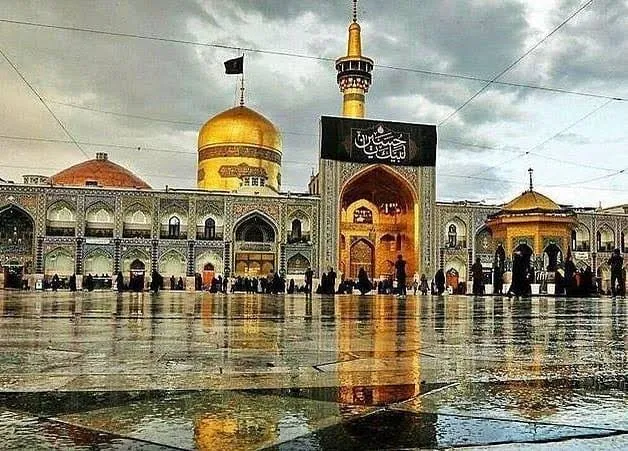 اهتزاز بزرگ‌ترین پرچم رضوی در تهران
