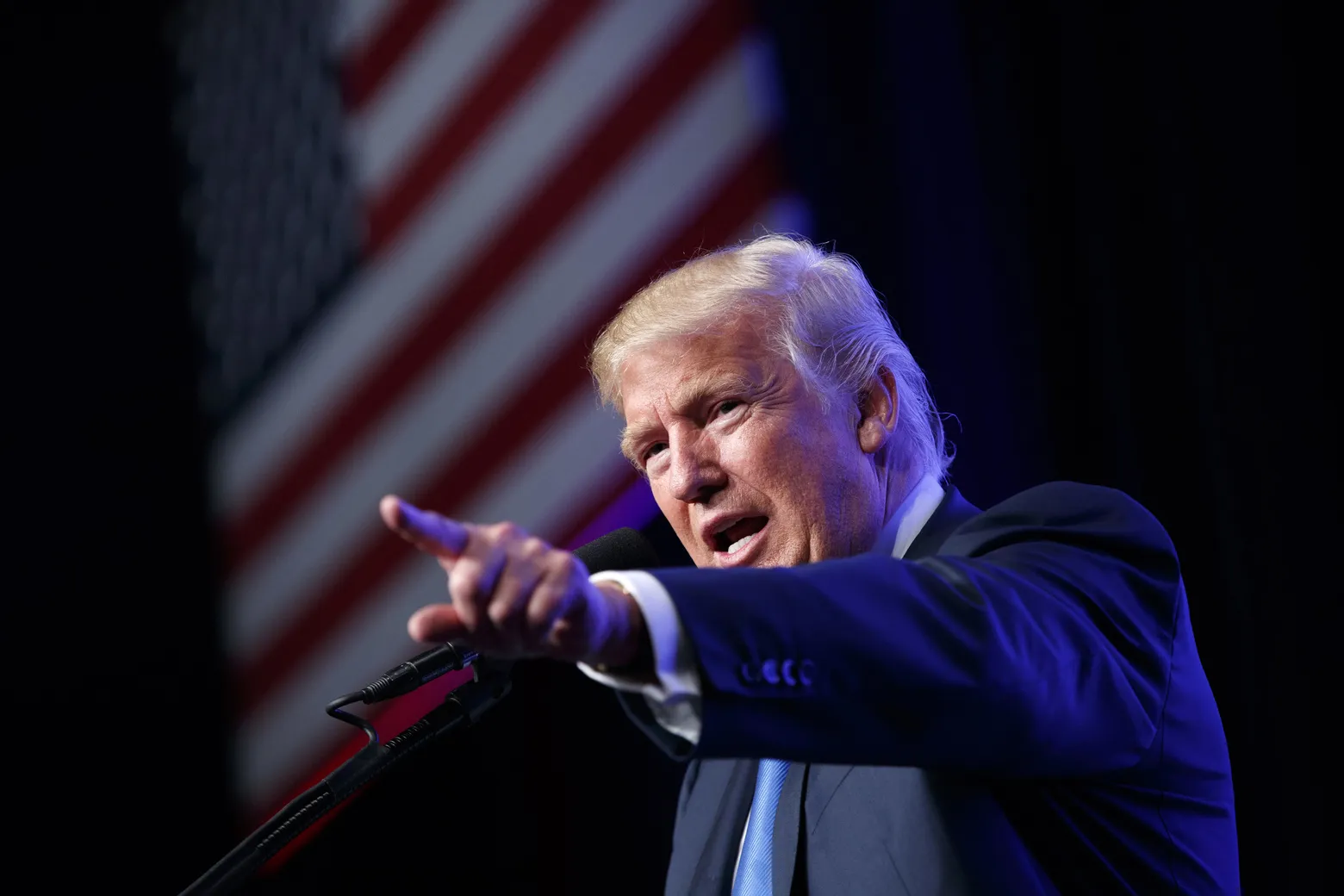 Trump proposes disarming Clinton guards: 'Let's see what happens to her'