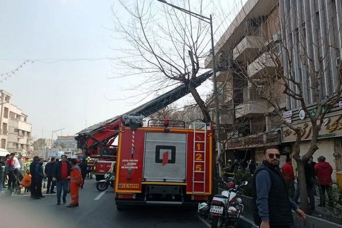 آتش‌سوزی در ساختمان متروکه خیابان انقلاب