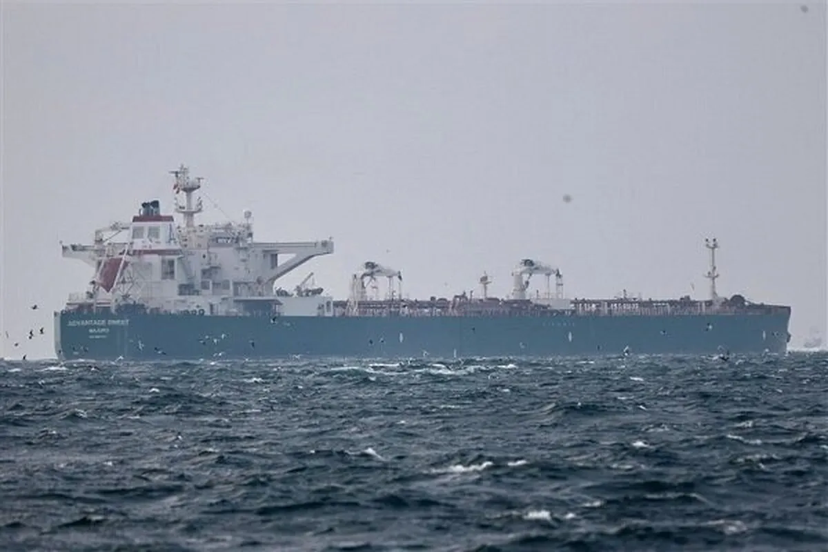 Second Iranian super tanker reaches Far East