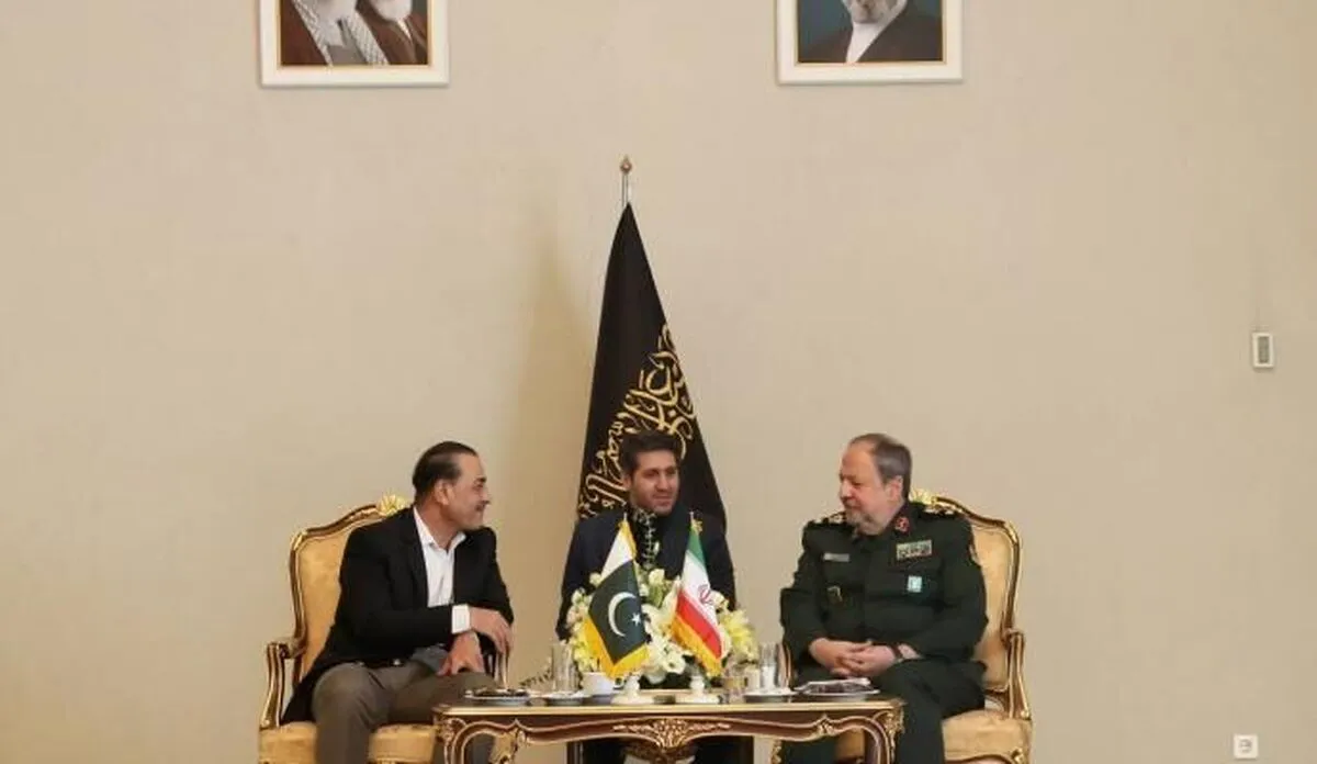 ایران و پاکستان در مسیر اتحاد دفاعی؟/ جزئیات یک دیدار مهم نظامی