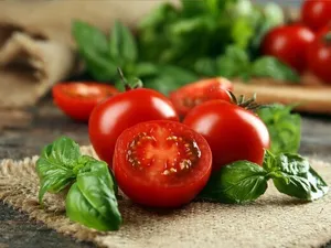 اگر جزو این افراد هستید، گوجه نخورید