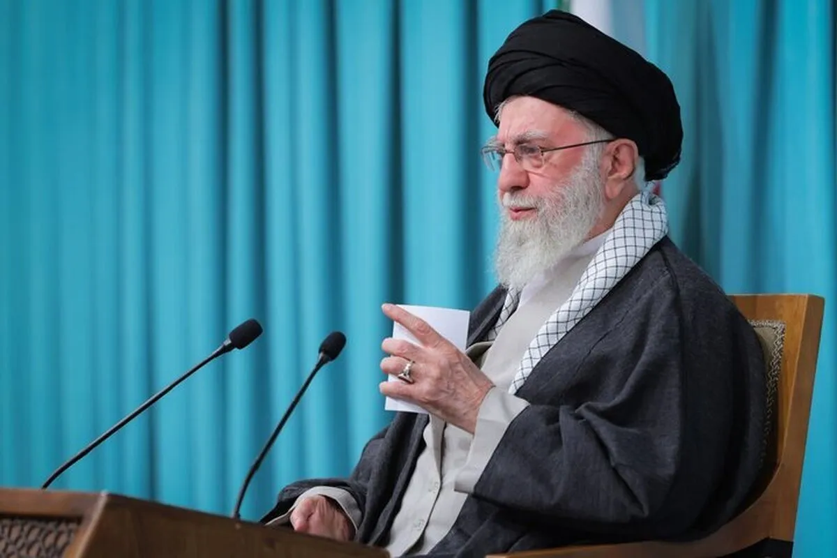 سخنرانی رهبر انقلاب امروز شنبه ۱۳ دی ۱۴۰۴ / به اسم بازار و بازاری نمی‌توان با جمهوری اسلامی مقابله کرد / این اجتماعات عمدتا از طرف بازاری‌ها بود اما حرف‌شان حرف درستی بود