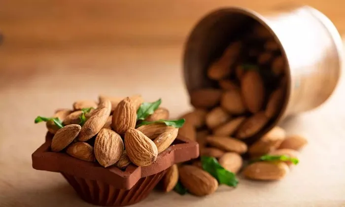 فواید روغن بادام برای سلامت پوست و مو