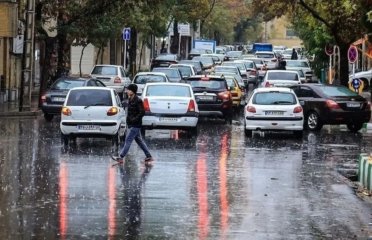 هشدار جدی به پایتخت نشینان/ لغزندگی بیشتر خیابان‌های تهران در پی بارش باران