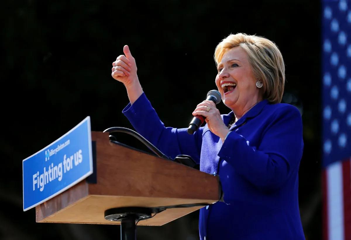 Clinton leads Trump by 6 points after Democratic confab: Reuters/Ipsos poll