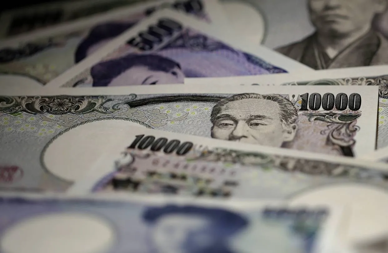 Battered euro and yen recover after dollar surge