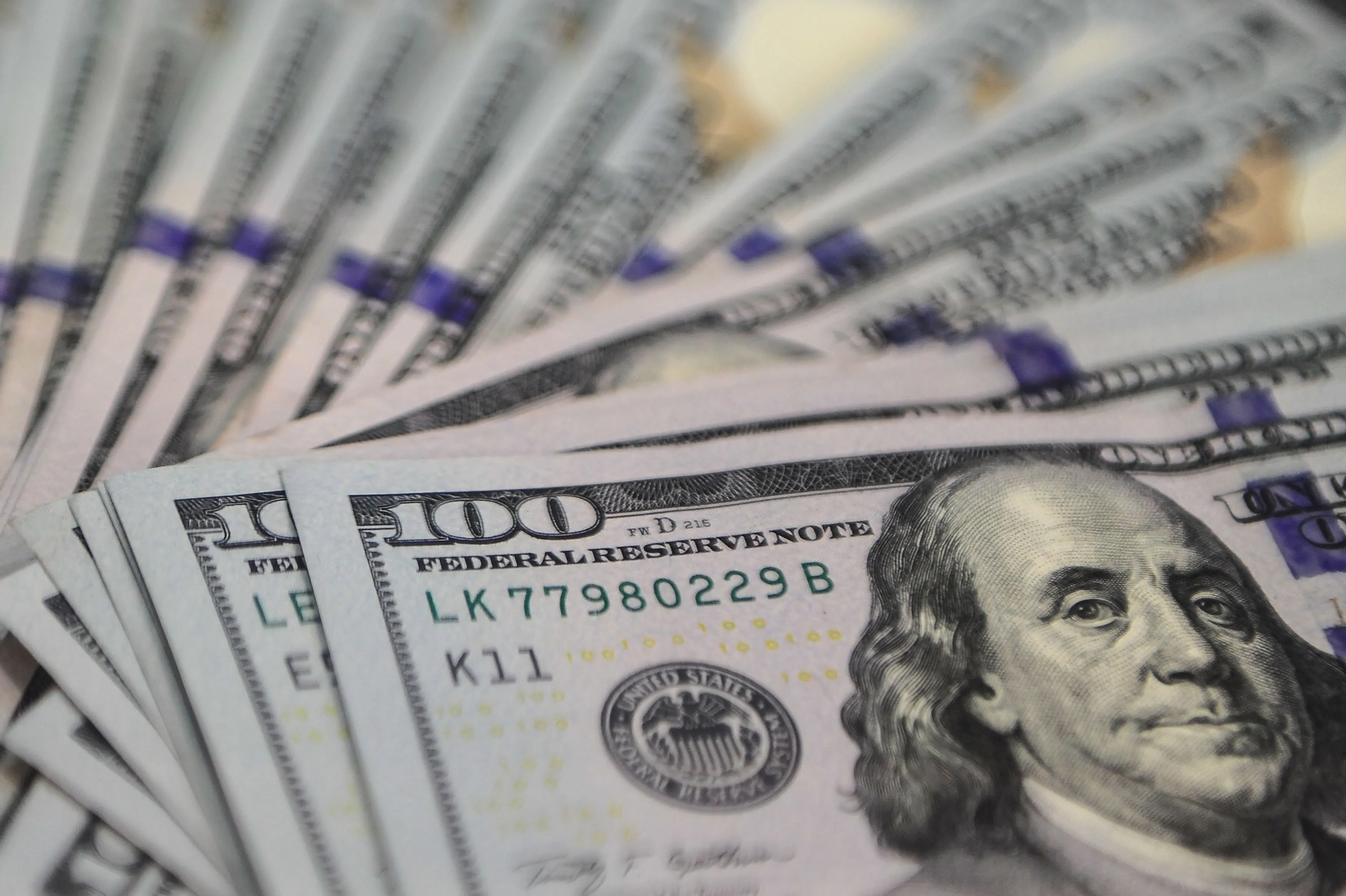 Dollar steady, markets bet on Clinton win in looming U.S. presidential vote