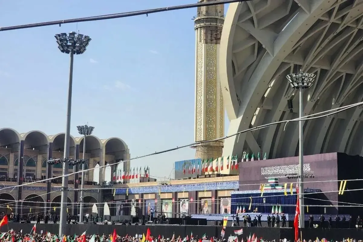 مراسم وداع امشب تا این ساعت در مصلی ادامه خواهد داشت/ زمان اقامه نماز فردا