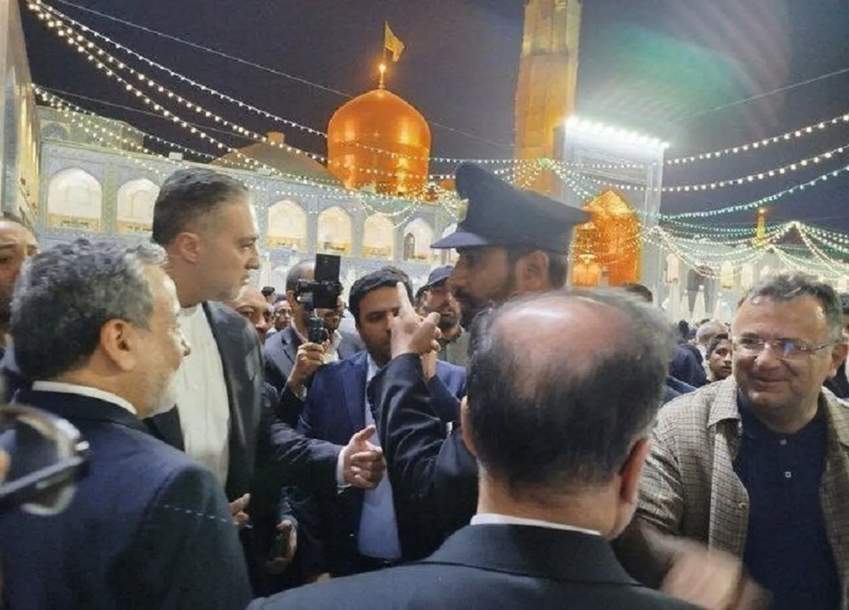 حرکت خاص عراقچی در حرم امام رضا (ع)! + عکس