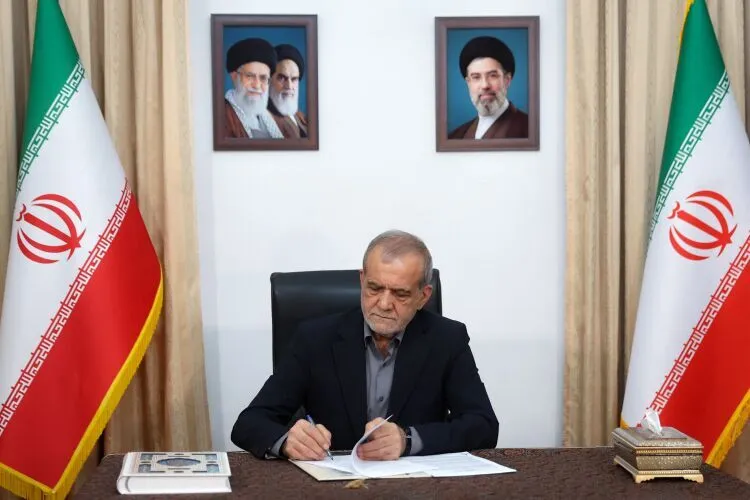 Pezeshkian congratulates new IRGC Navy commander
