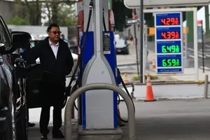 افزایش قیمت بنزین در آمریکا/ تنش‌های خاورمیانه، اقتصاد جهانی را هدف گرفت