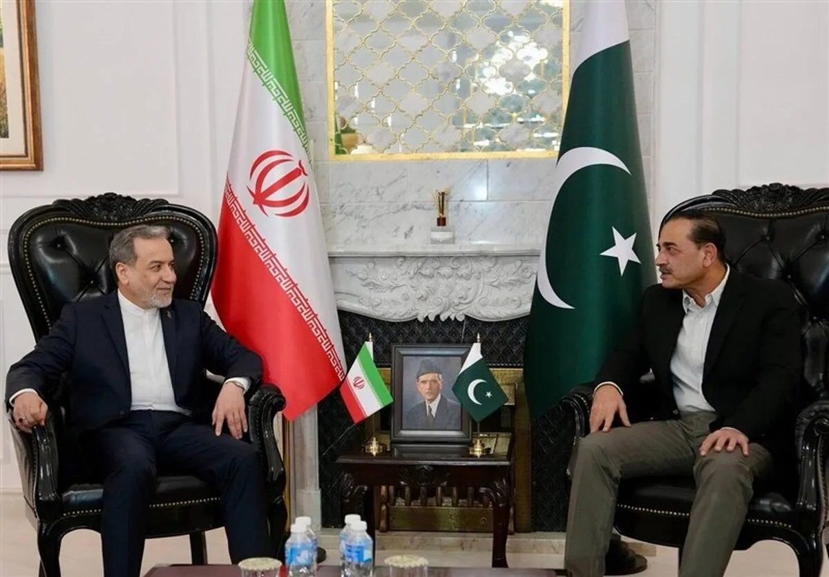 Iranian FM, Pakistan’s Top General Meet in Islamabad