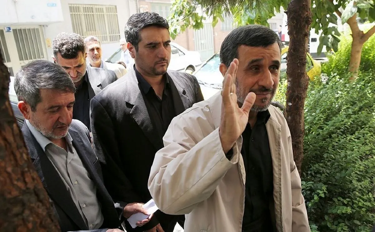احمدی نژاد بعد از مدت‌ها آفتابی شد+ تصاویر خبرساز