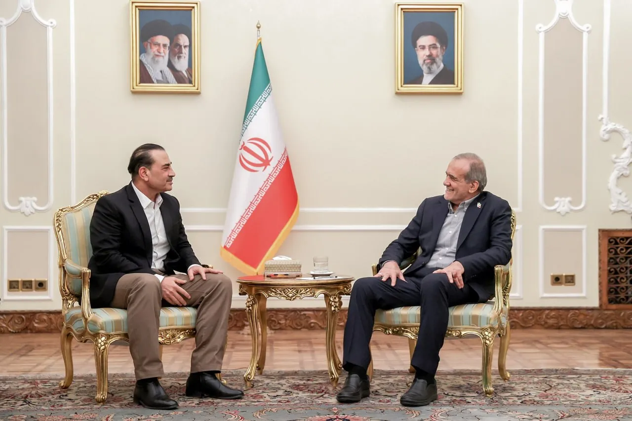 پزشکیان و عاصم منیر