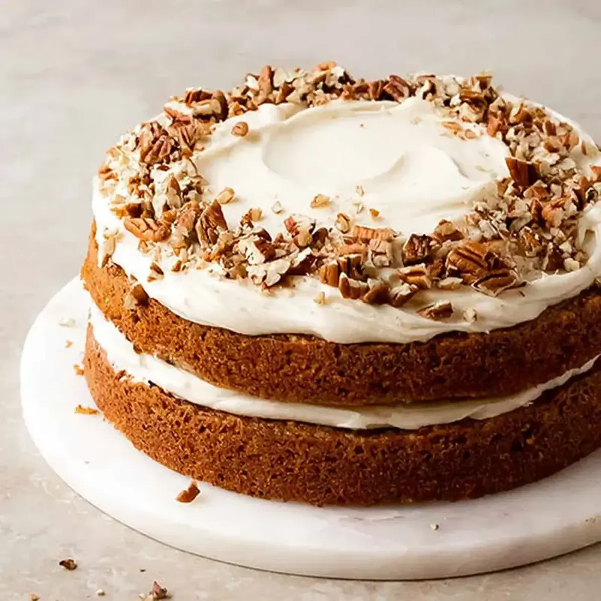 طرز تهیه کیک شیرخشک با بافت خیس و خامه‌ای