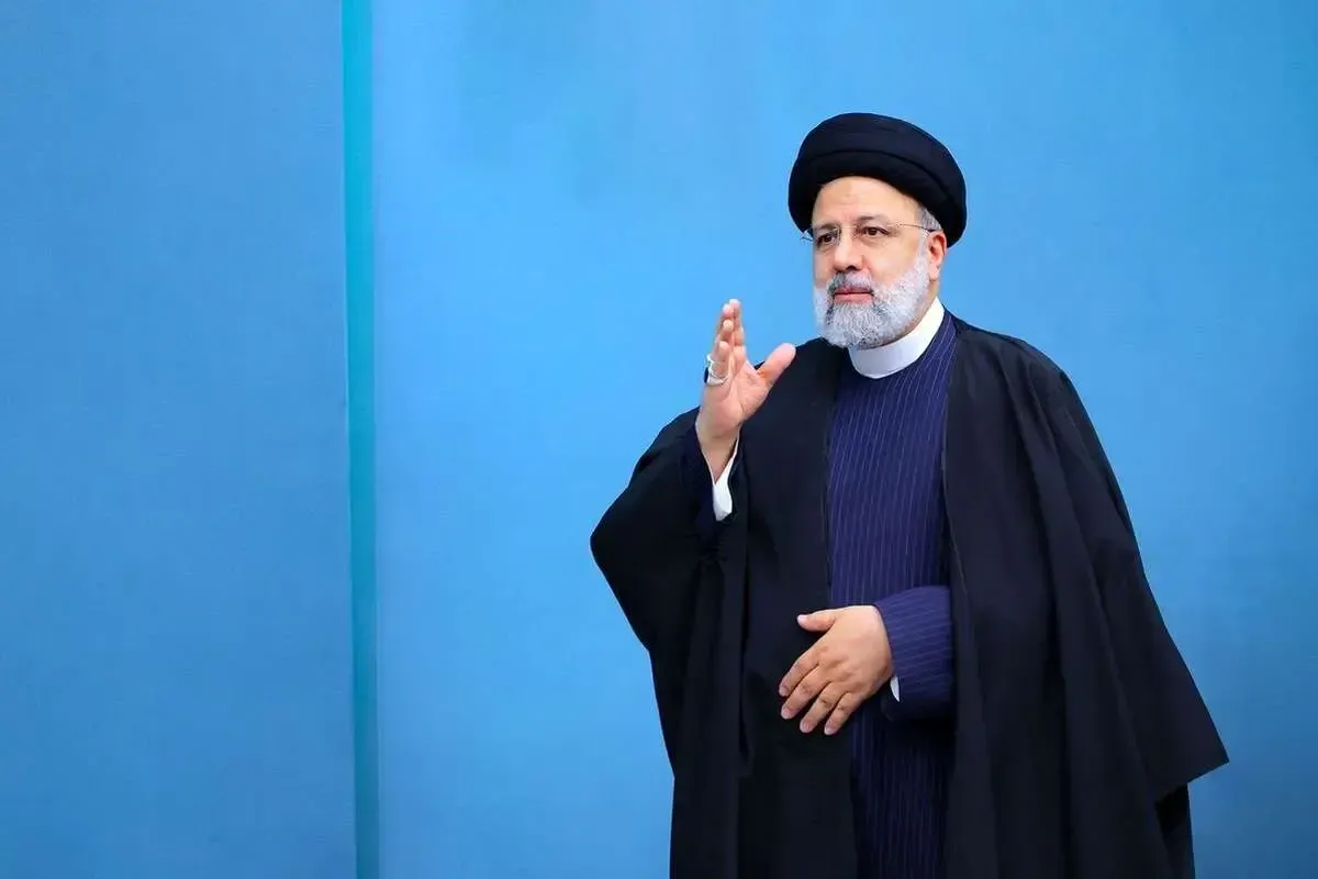 همزمان با سالروز شهادت ابراهیم رئیسی؛ دیوارنگاره میدان انقلاب رونمایی شد