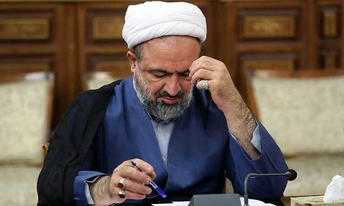 مخالفت حمید رسایی با فعال شدن اینستاگرام و تلگرام / این شبکه‌ها ابزار جنگی دشمن است!