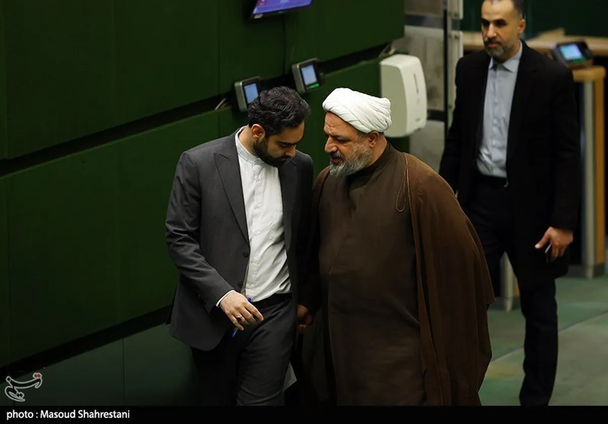 جهش دلار، مهر تاییدی بر سیاسی بودن استیضاح همتی/ وفاق دولت و مجلس به پایان می‌رسد؟