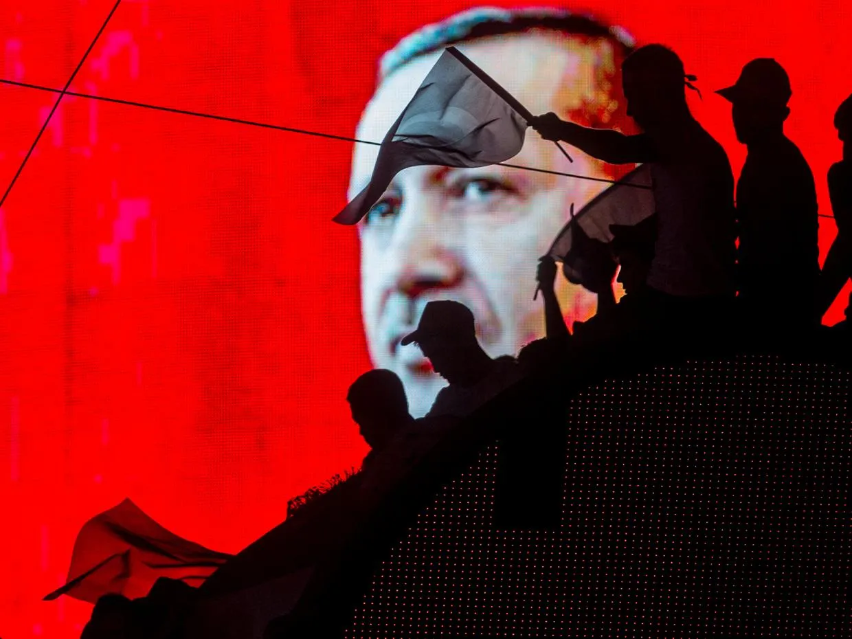 Turkey detains nearly 300 presidential guards after failed coup