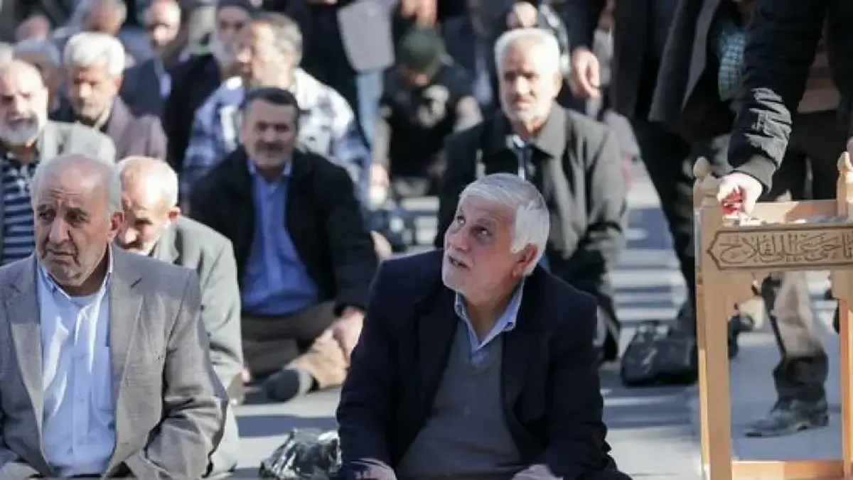 اقامه نماز باران در امامزاده صالح (ع) + عکس