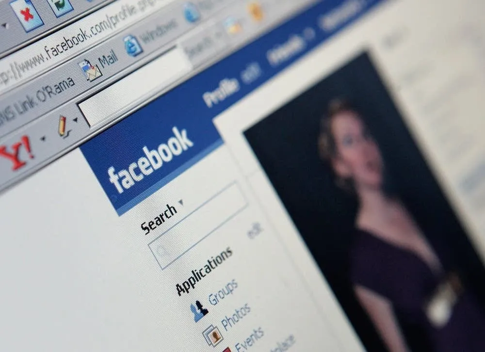 Facebook Rolls Out Workplace Service to Compete With Slack