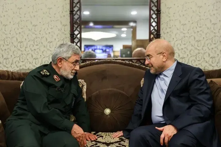 قاآنی
