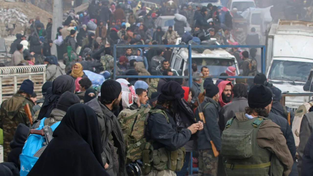Aleppo evacuation resumes after day-long hold-up